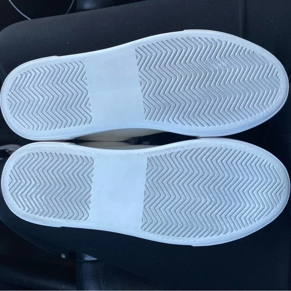 ✨Betsey Johnson Presley Sneakers ❤️✨ - Picture 4 of 5